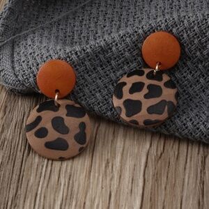 *WILLA* Round Leopard Pattern Wood Fashion Earrings